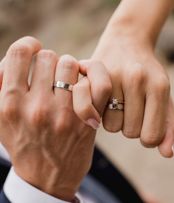 WOMEN'S WEDDING BANDS